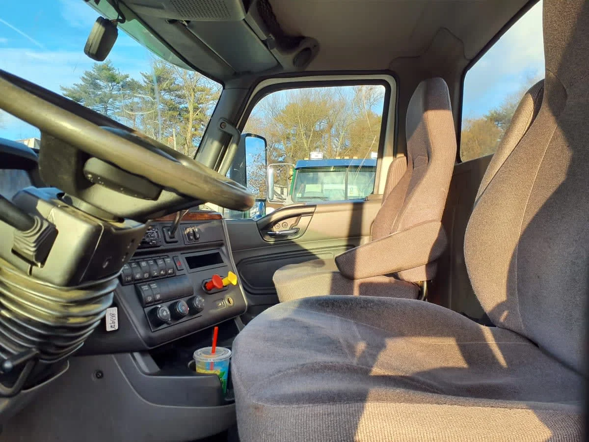 2019 International LT in Springfield, MA — photo 10