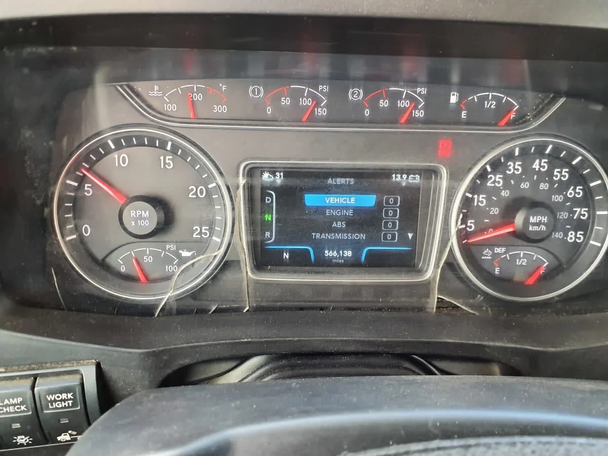 2019 International LT in Springfield, MA — photo 9