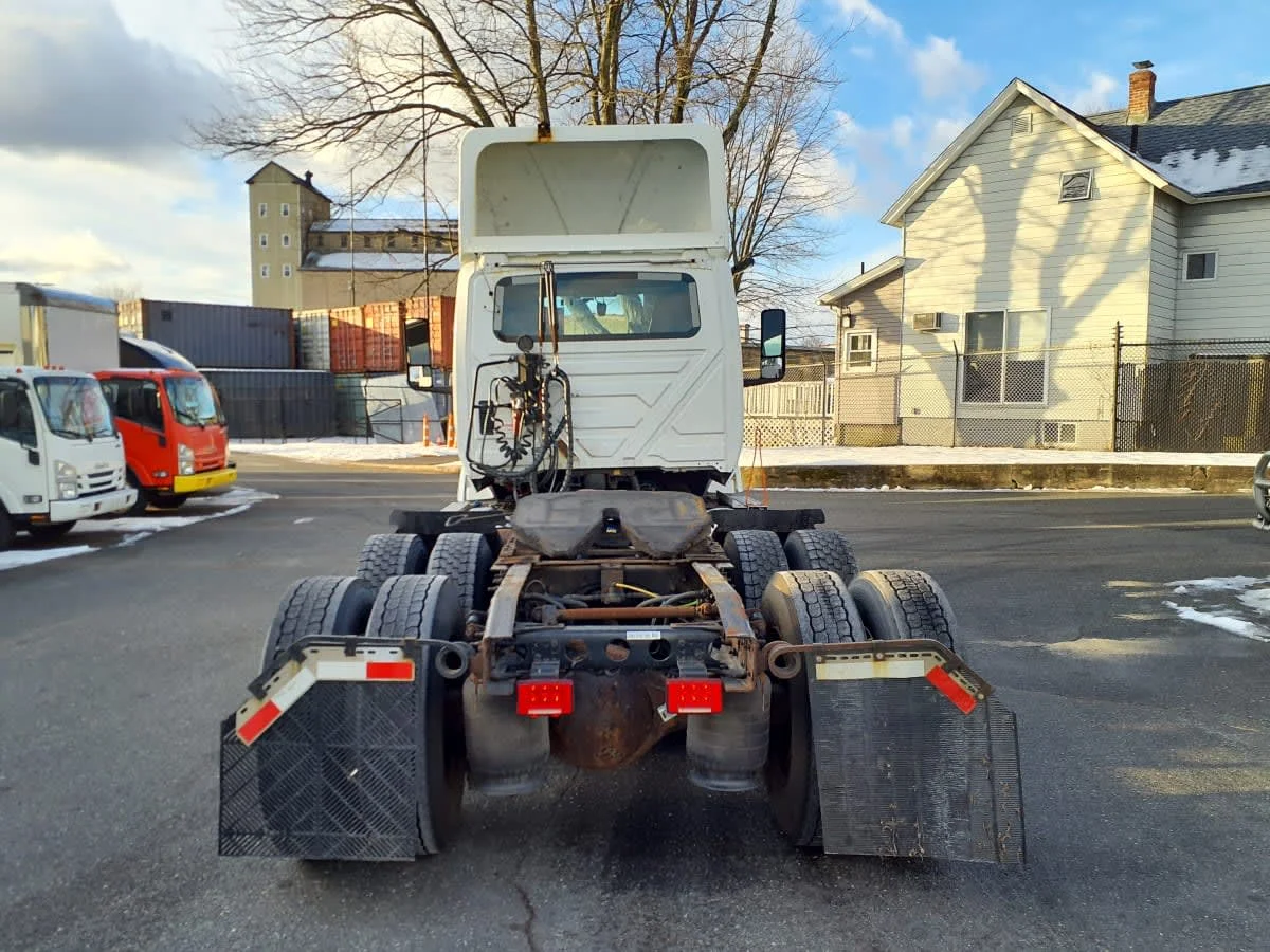 2019 International LT in Springfield, MA — photo 5