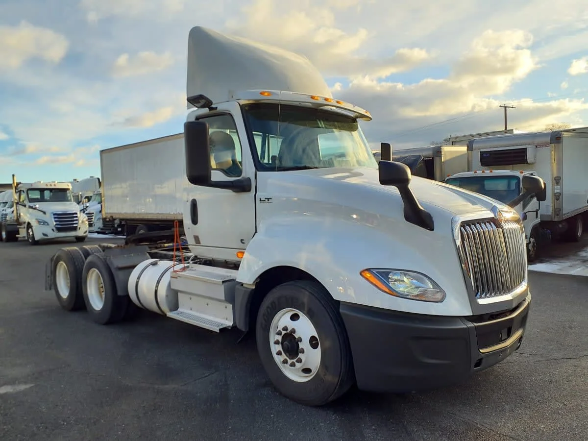 2019 International LT in Springfield, MA — photo 3