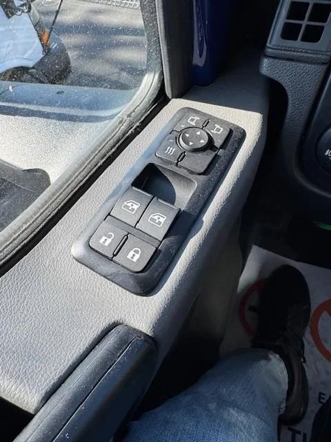 2026 International LT - image 12