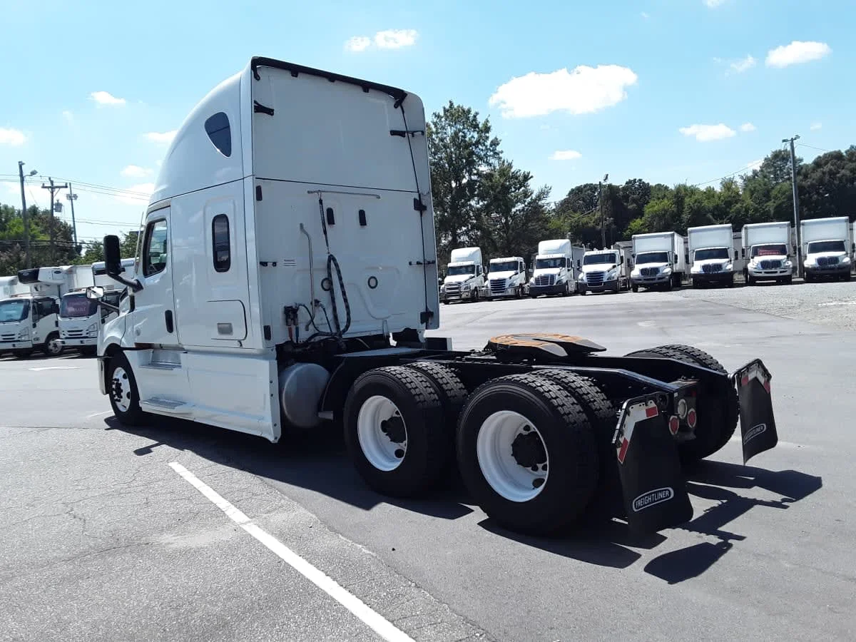 2022 Freightliner Cascadia in Charlotte, NC — photo 12