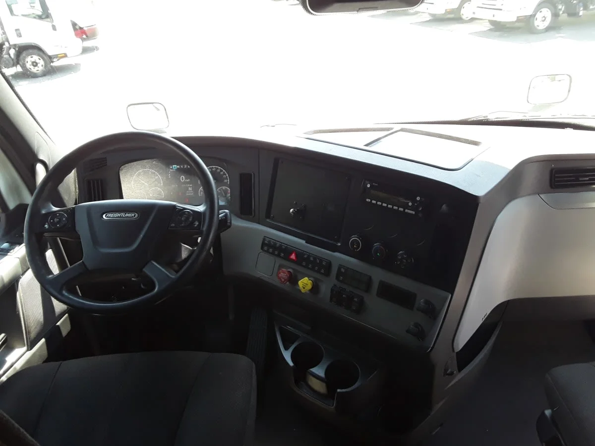 2022 Freightliner Cascadia in Charlotte, NC — photo 7