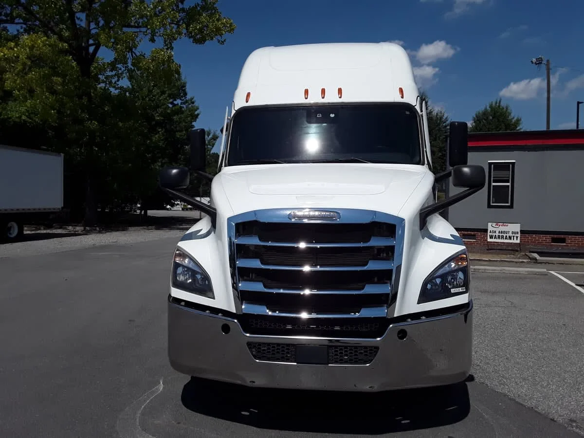 2022 Freightliner Cascadia in Charlotte, NC — photo 2