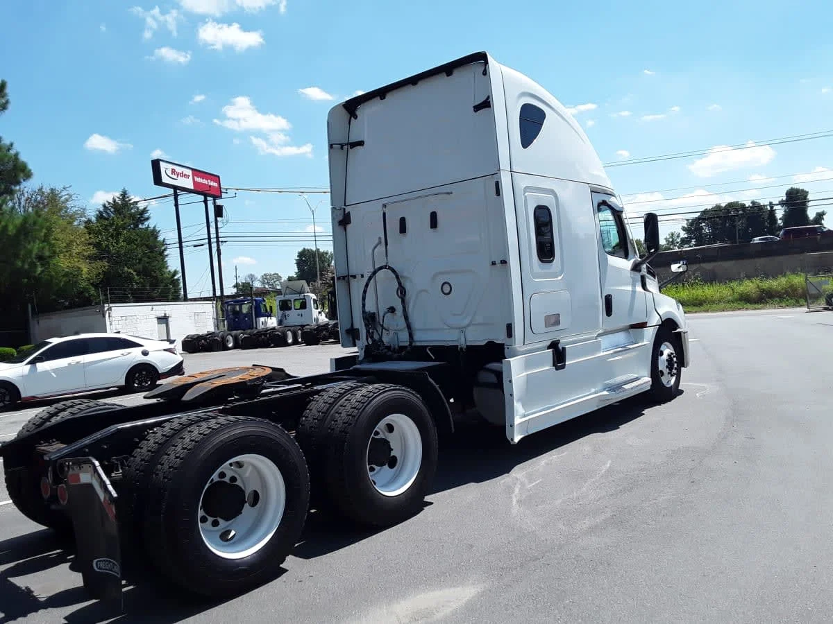 2022 Freightliner Cascadia in Charlotte, NC — photo 8