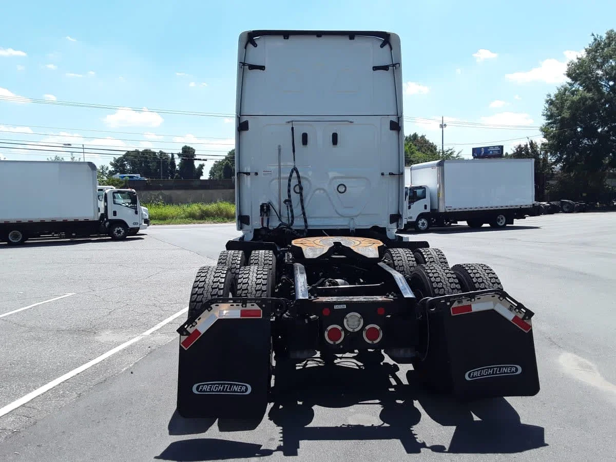 2022 Freightliner Cascadia in Charlotte, NC — photo 11