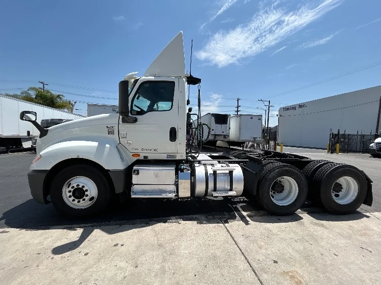 2020 International LT in Torrance, CA — photo 4
