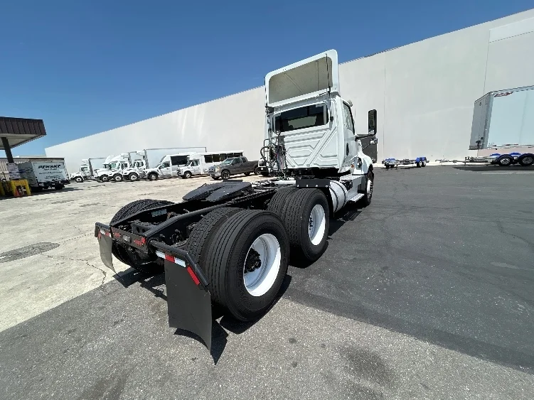 2020 International LT in Torrance, CA — photo 7