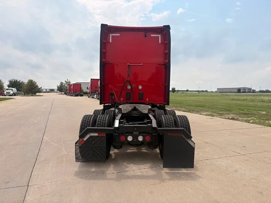 2022 Kenworth T680 in Cedar Rapids, IA — photo 5