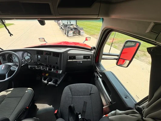 2022 Kenworth T680 in Cedar Rapids, IA — photo 18