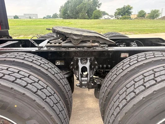 2022 Kenworth T680 in Cedar Rapids, IA — photo 4