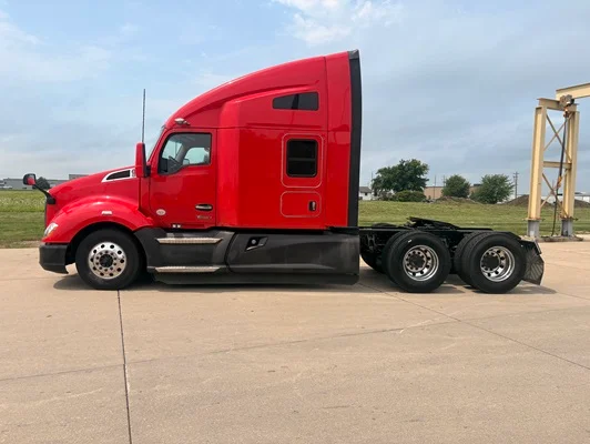 2022 Kenworth T680 in Cedar Rapids, IA — photo 8