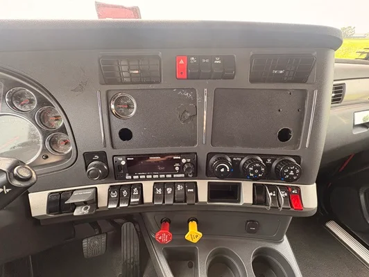 2022 Kenworth T680 in Cedar Rapids, IA — photo 20