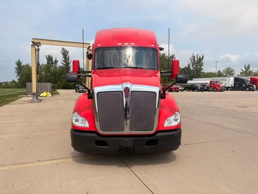 2022 Kenworth T680 in Cedar Rapids, IA — photo 7