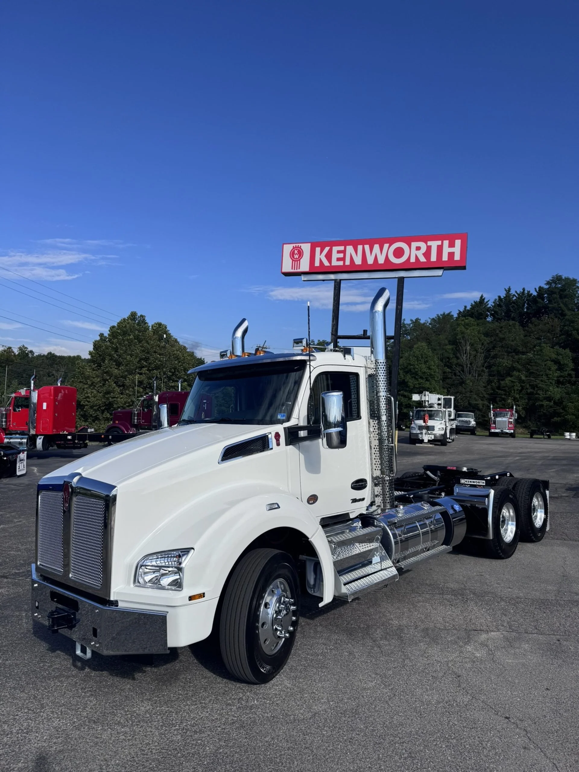 2027 Kenworth T880 in Roanoke, VA — photo 3