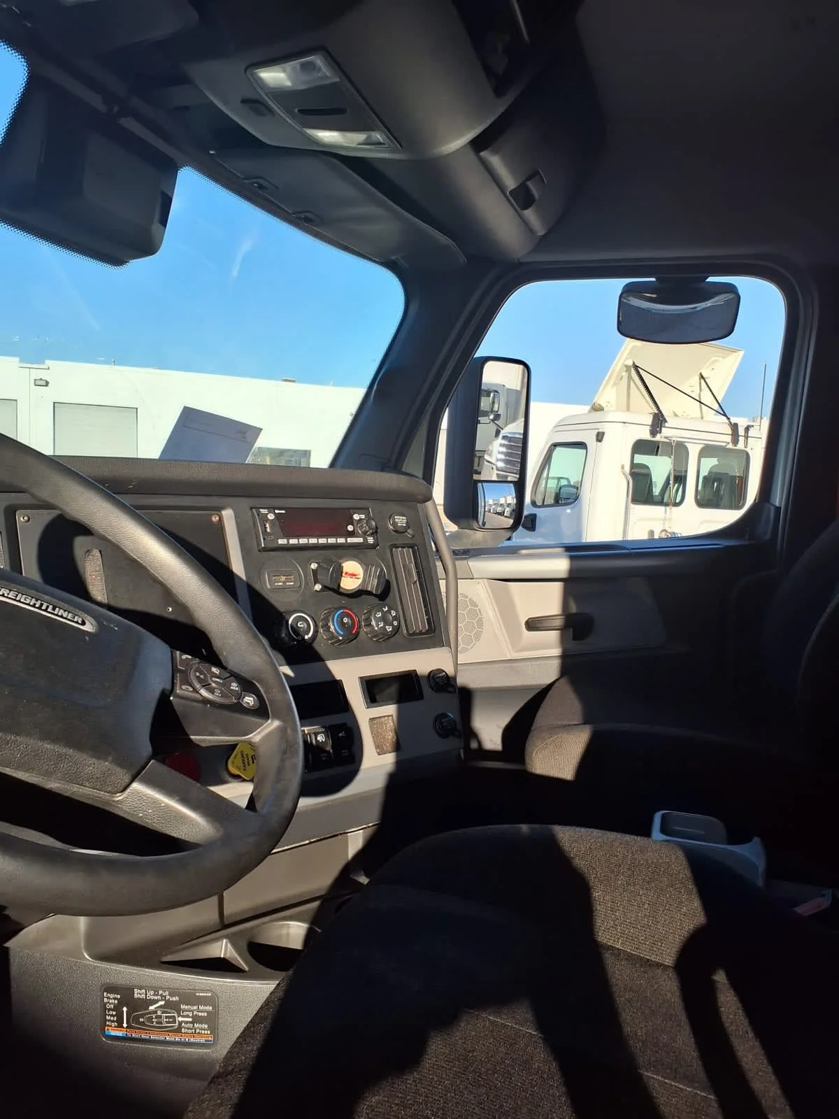 2022 Freightliner Cascadia in Fort Worth, TX — photo 7