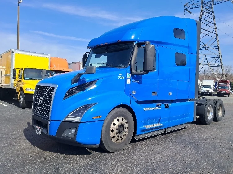 2021 Volvo VNL 760 - image 3