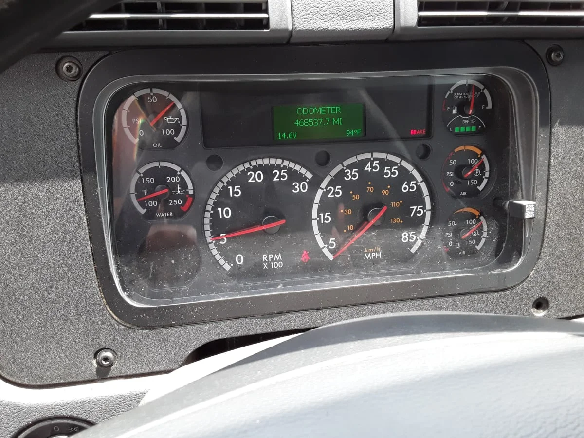 2018 Freightliner Cascadia - image 9