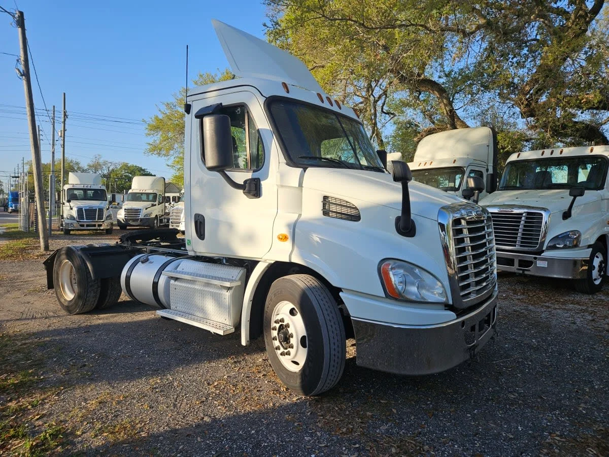 2019 Freightliner Cascadia in Orlando, FL — photo 3
