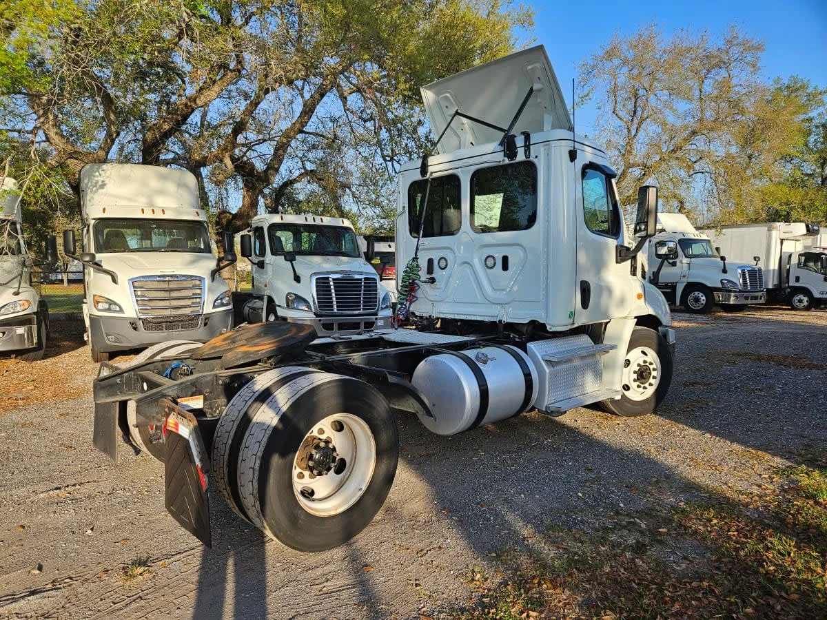 2019 Freightliner Cascadia in Orlando, FL — photo 4
