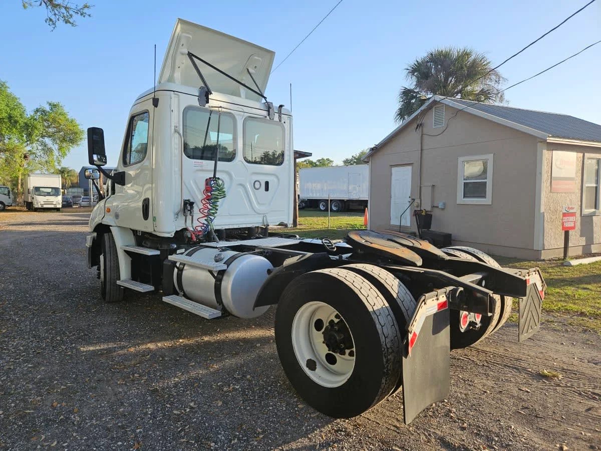 2019 Freightliner Cascadia in Orlando, FL — photo 6