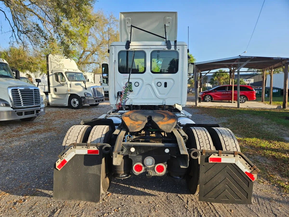 2019 Freightliner Cascadia in Orlando, FL — photo 5