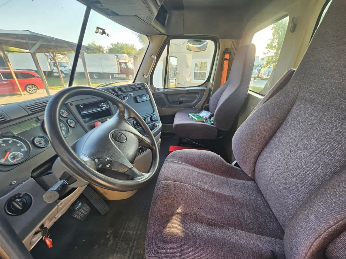 2019 Freightliner Cascadia in Orlando, FL — photo 7