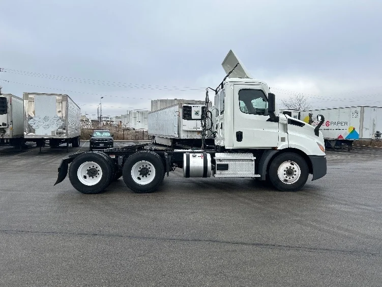 2020 Freightliner Cascadia in La Porte, IN — photo 8