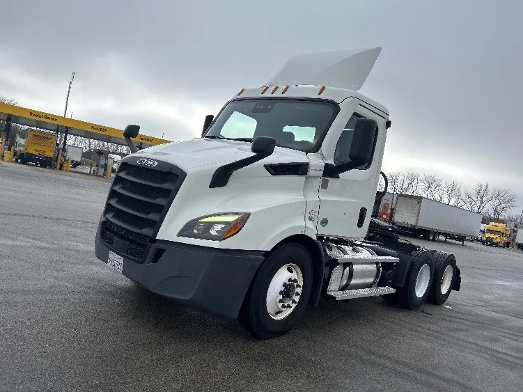 2020 Freightliner Cascadia in La Porte, IN — photo 3