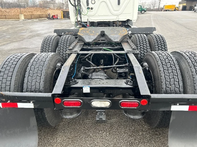 2020 Freightliner Cascadia in La Porte, IN — photo 6