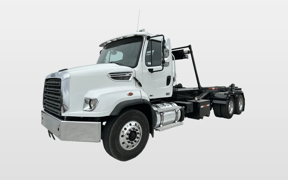 2014 Freightliner 114SD - image 1