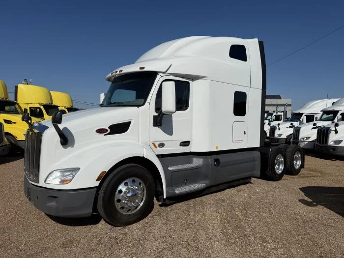 2021 Peterbilt 579 in Dallas, TX — photo 2