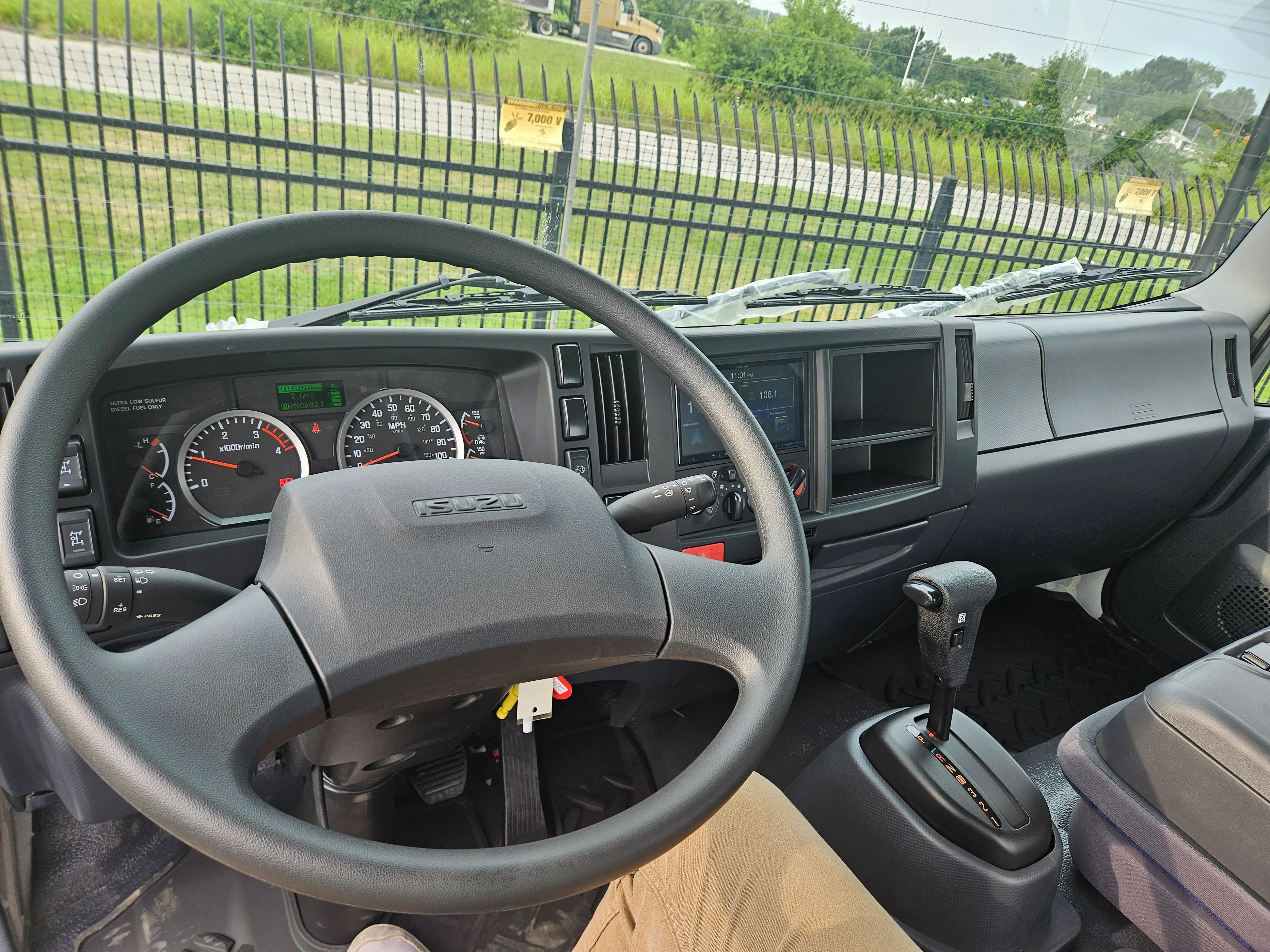 2025 Isuzu FTR in Cahokia, IL — photo 4