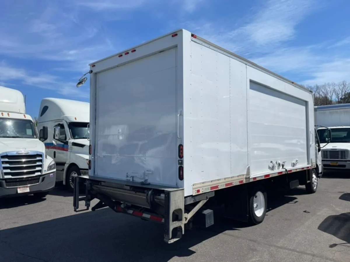 2019 Hino 195 in Farmingdale, NY — photo 4