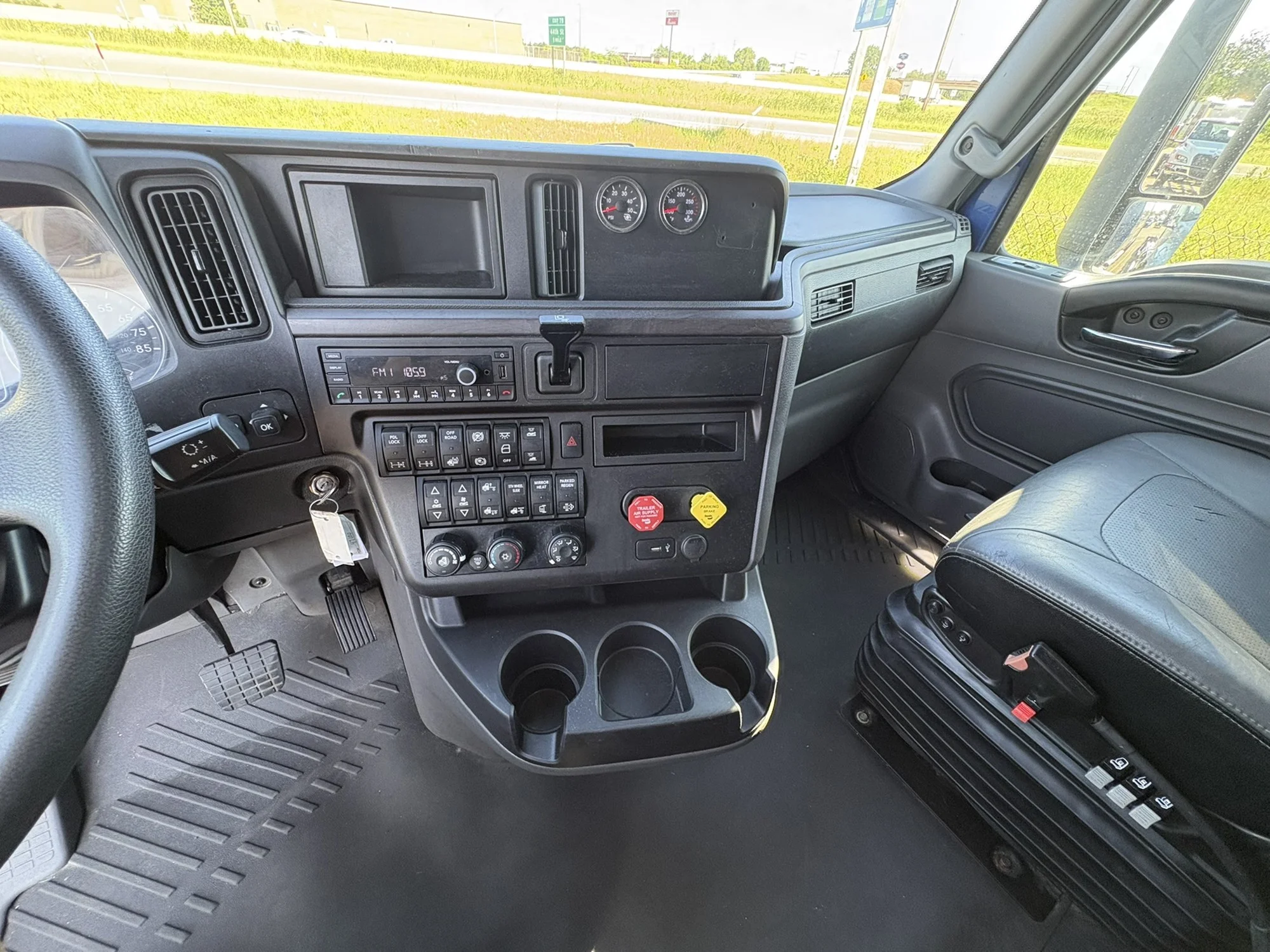 2024 International LT in West Michigan International, MI — photo 18