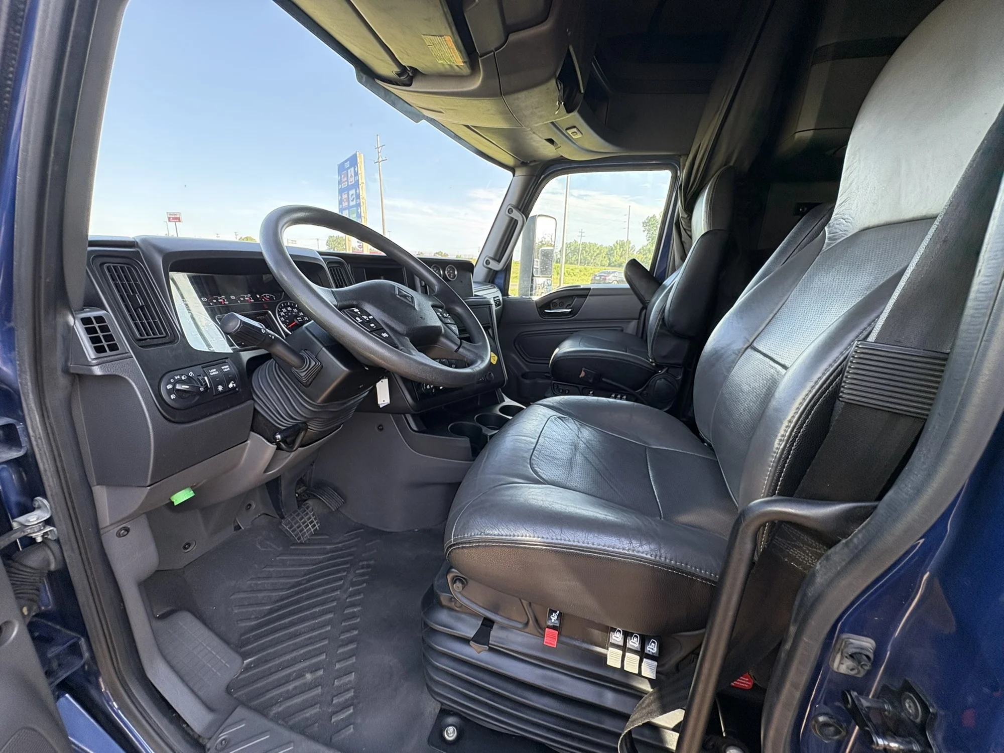2024 International LT in West Michigan International, MI — photo 16