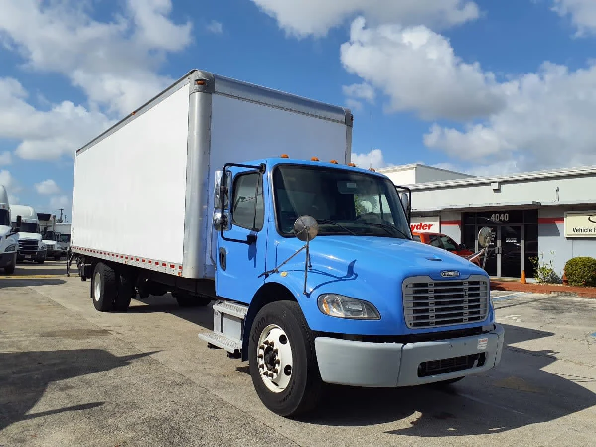 2019 Freightliner M2 106 in Miami, FL — photo 3