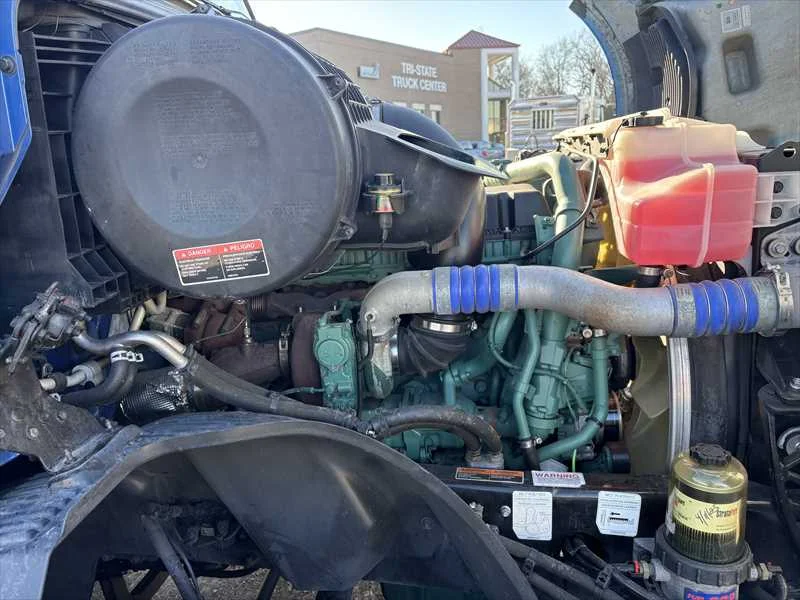 2021 Volvo VNL 760 - image 17