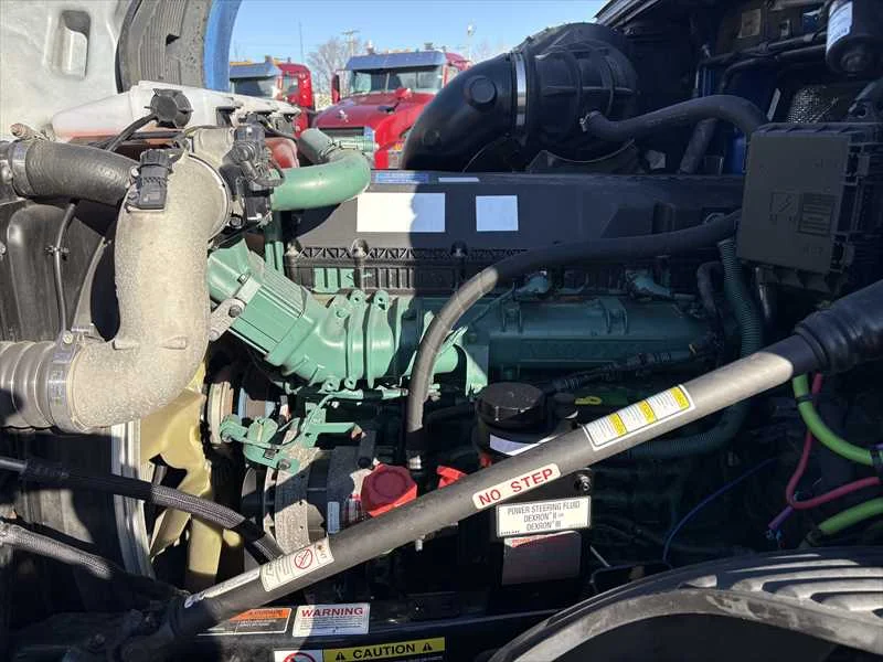 2021 Volvo VNL 760 - image 16