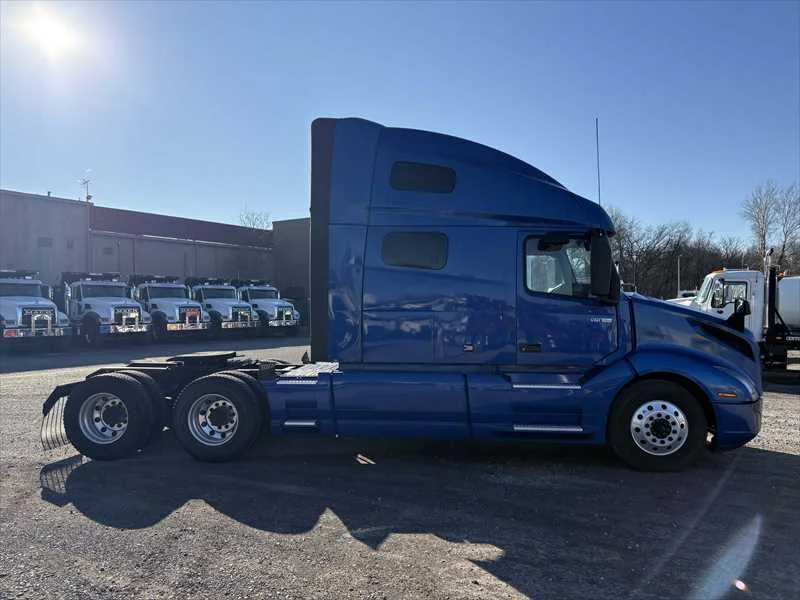 2021 Volvo VNL 760 - image 6