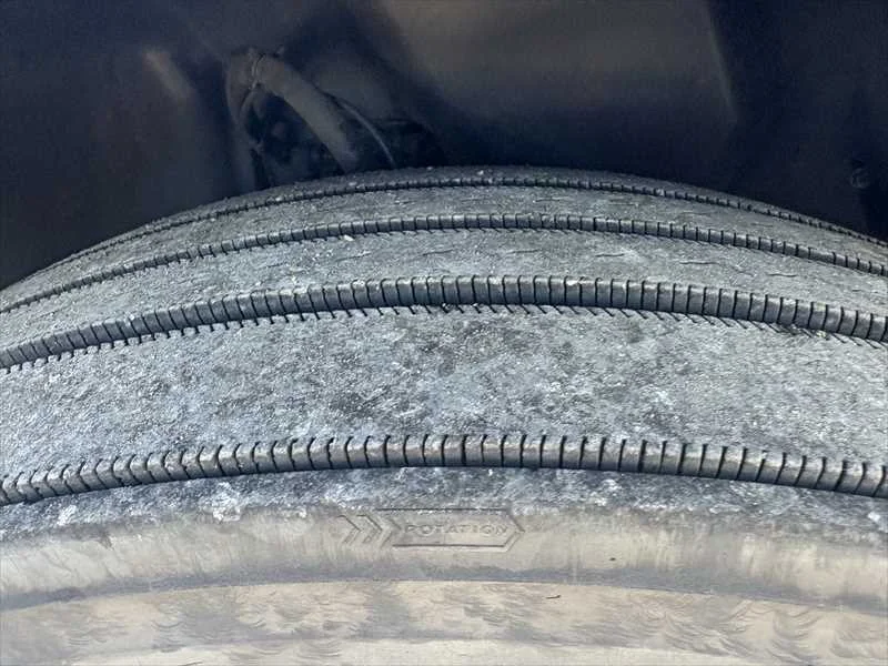 2021 Volvo VNL 760 - image 14