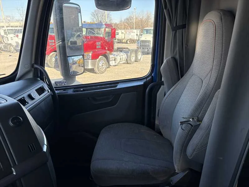 2021 Volvo VNL 760 - image 24