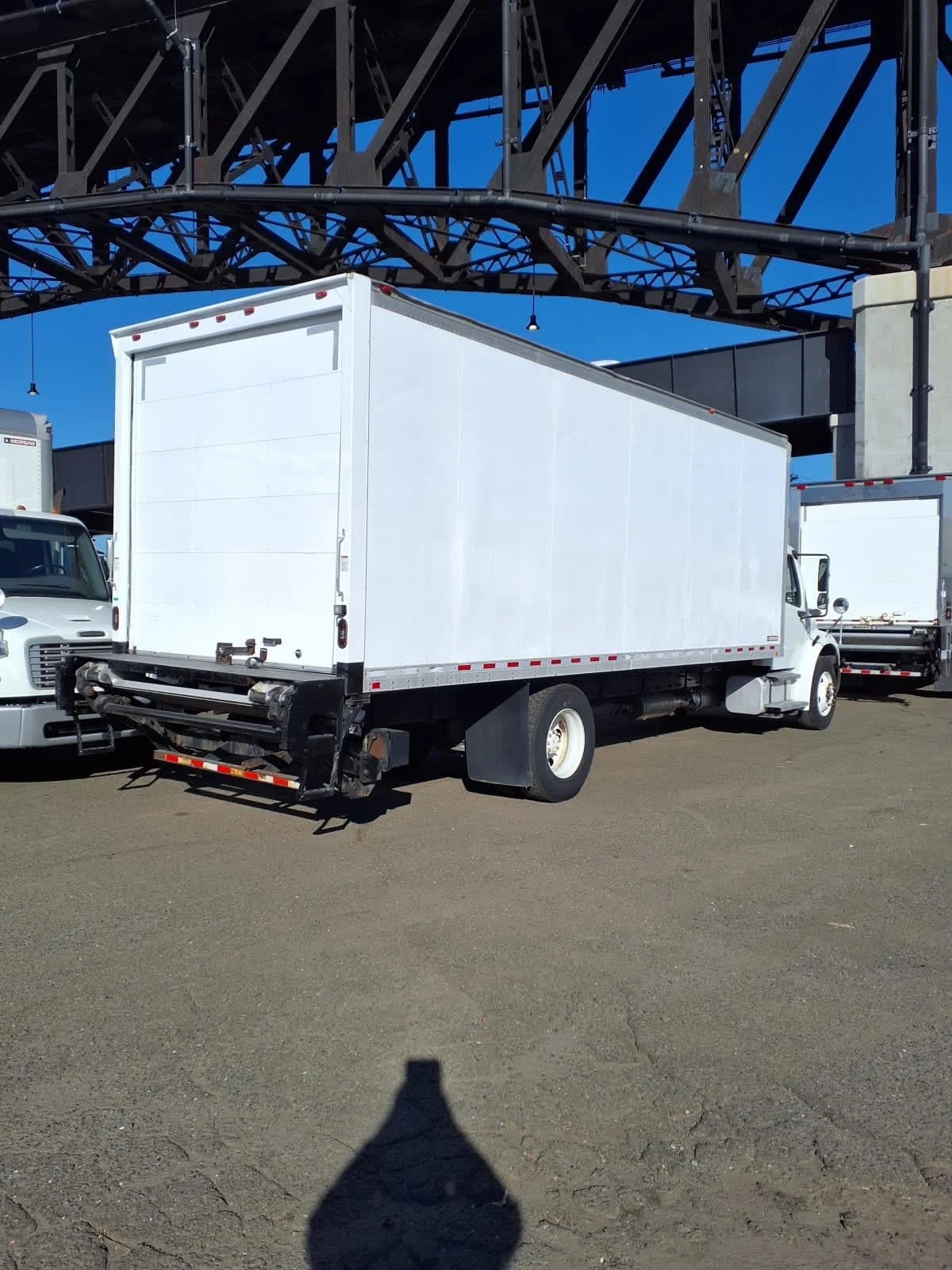 2017 Freightliner M2 106 - image 4