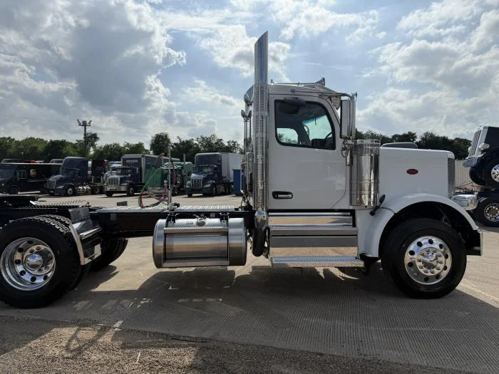 2026 Peterbilt 589 - image 13