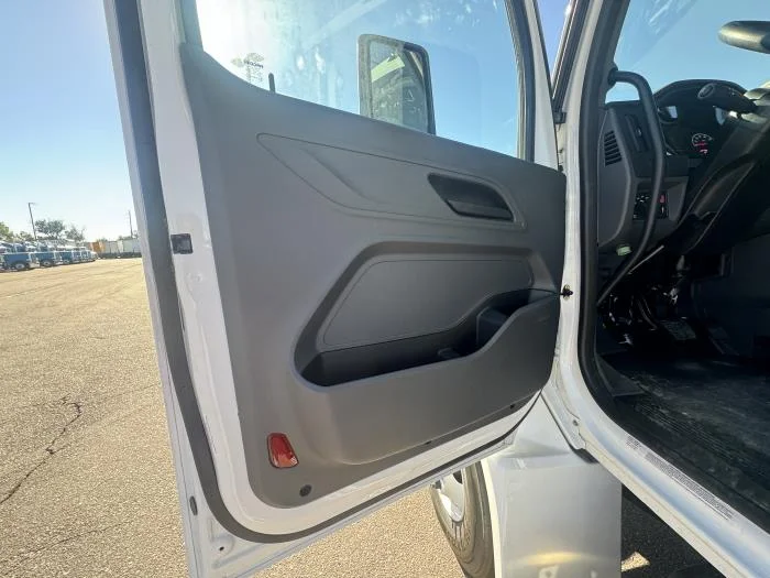 2025 Peterbilt 536 - image 13