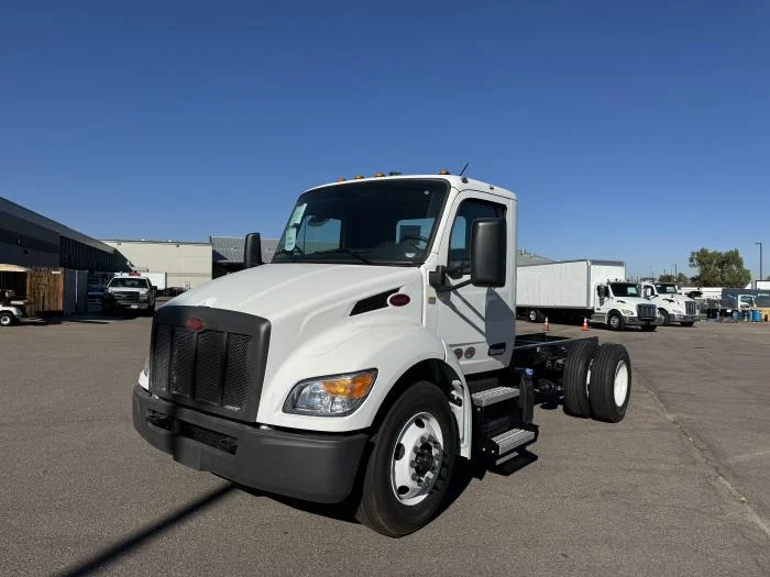 2025 Peterbilt 536 in Denver, CO — photo 3