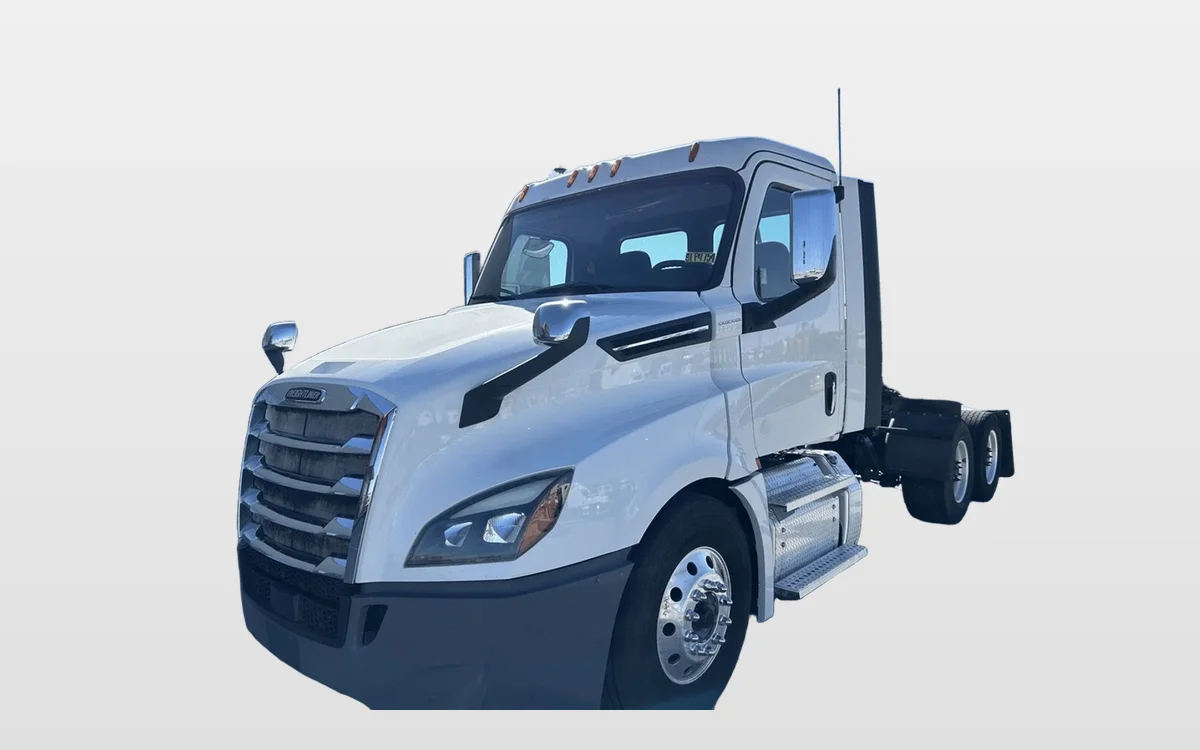 2020 Freightliner Cascadia - image 1