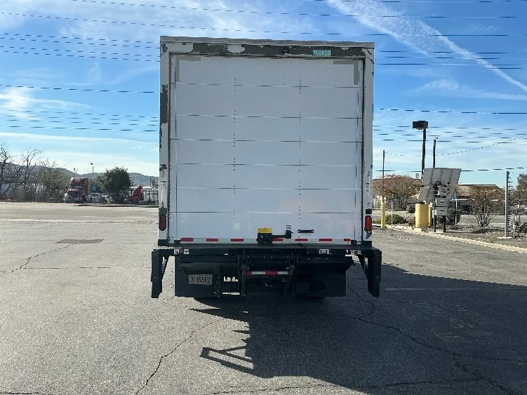 2019 Isuzu NRR - image 7