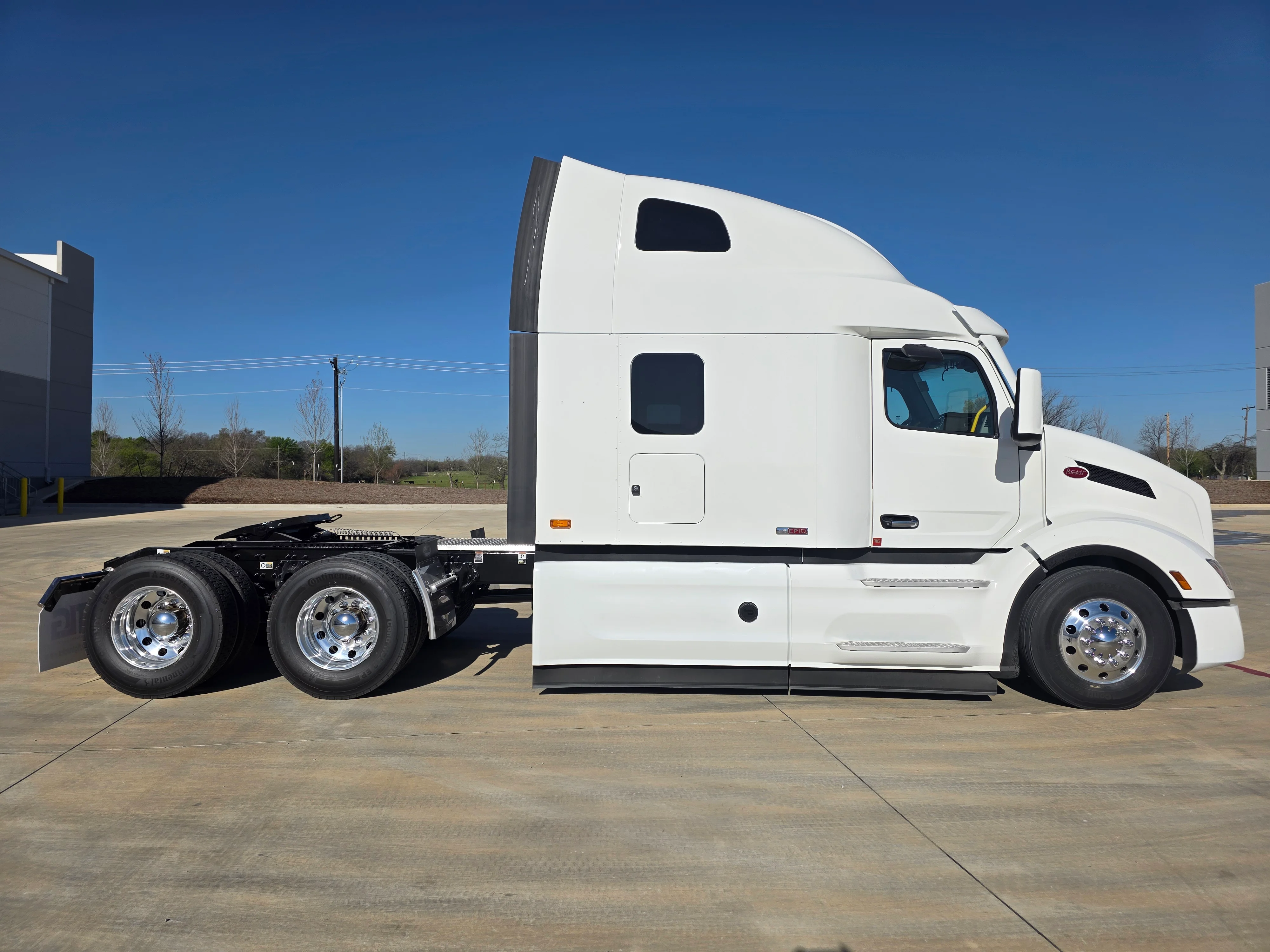 2027 Peterbilt 579 in Cincinnati, OH — photo 6