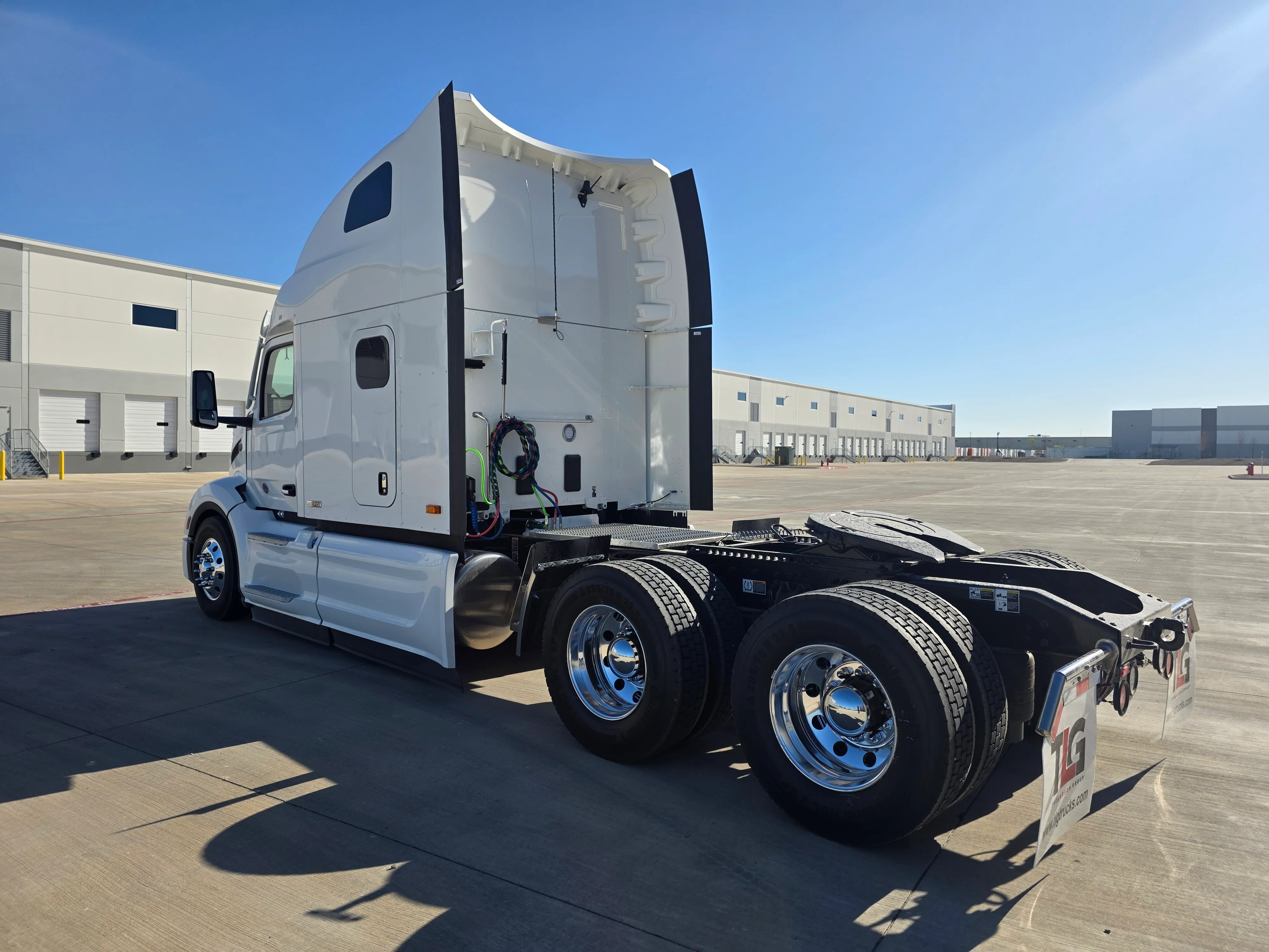 2027 Peterbilt 579 in Cincinnati, OH — photo 3